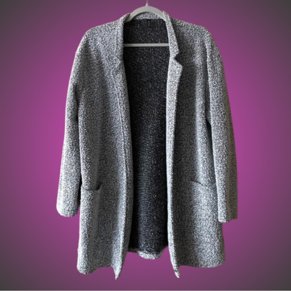 Black & white Massani open front collared longline cardigan w/ pockets minimal
